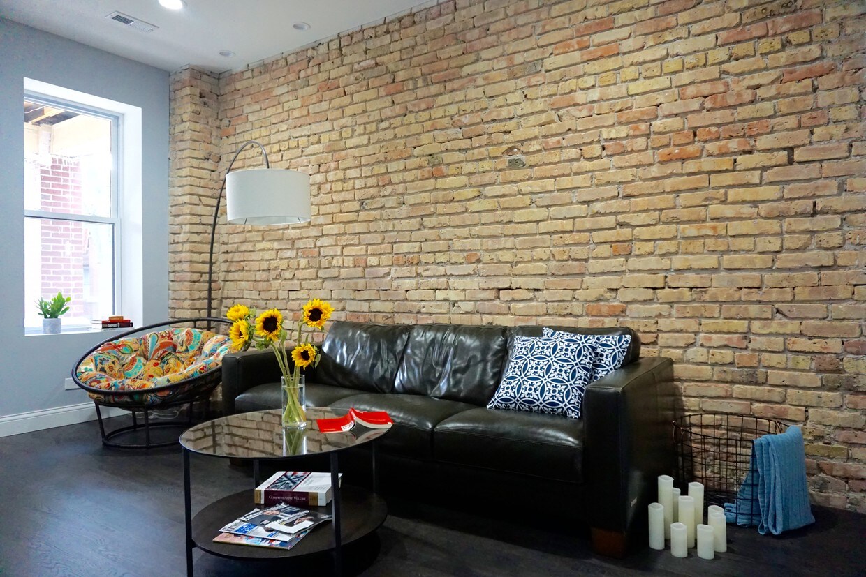 Living Room - 3236 W Eastwood Ave