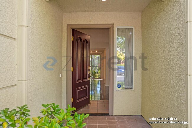 Foto del edificio - 914 Vista Pointe Dr