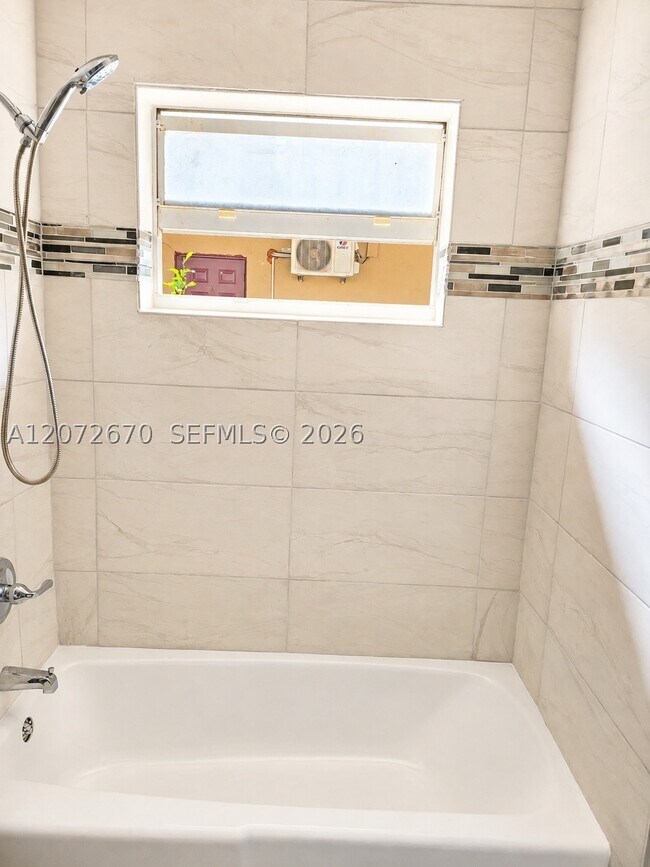 Foto del edificio - 537 SW 2nd St