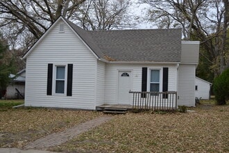 Building Photo - 815 Lincoln Ave