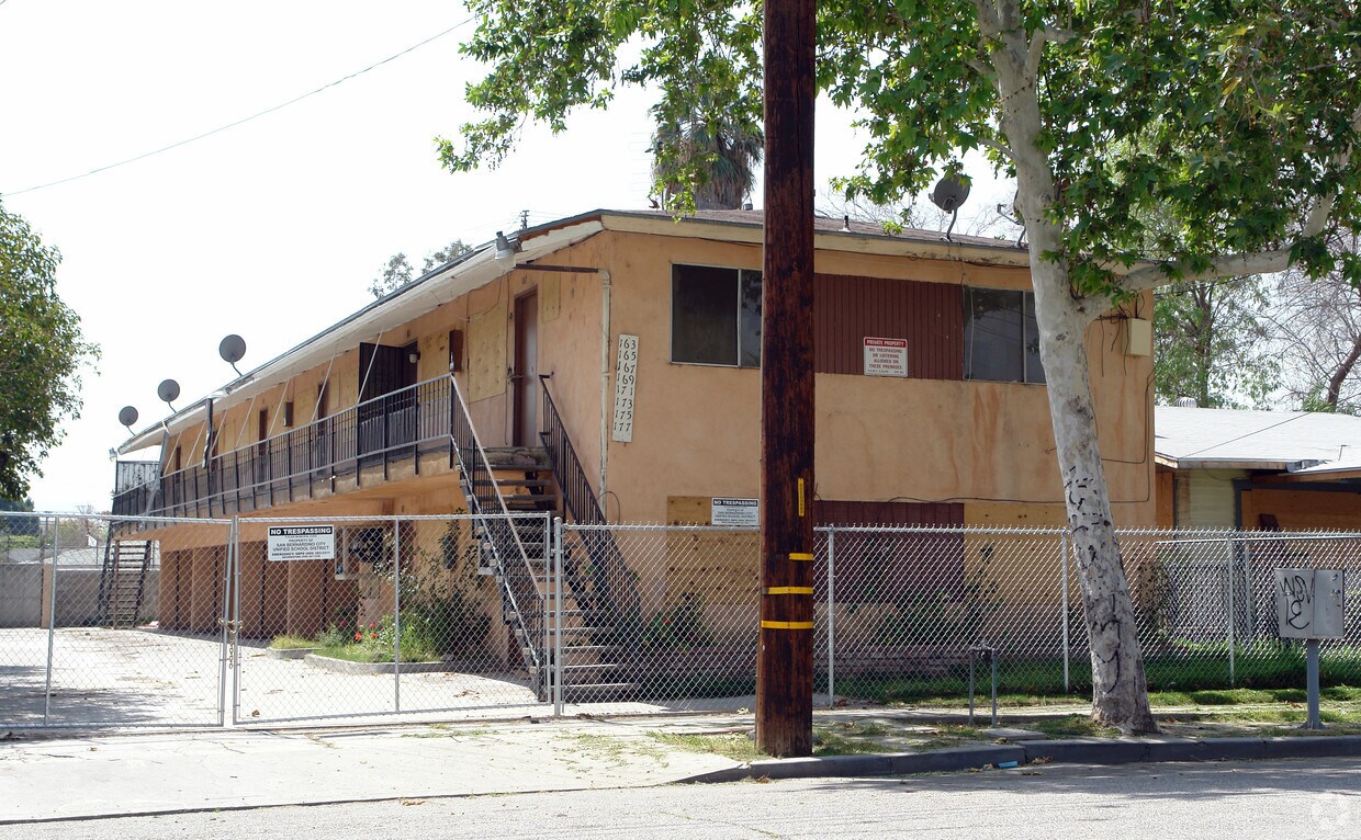 Foto principal - 163-177 W 7th St