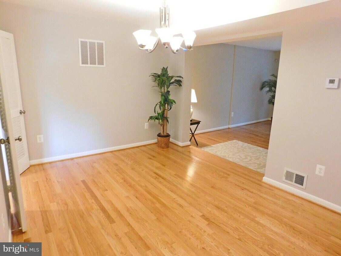 10315 Cherry View Ct, Oakton, VA 22124 Townhome Rentals in Oakton VA