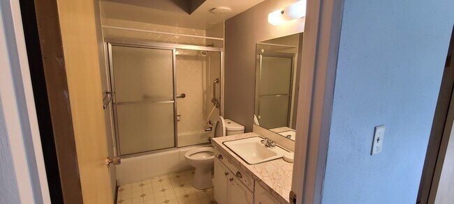 Baño - Beverly Manor Apartments
