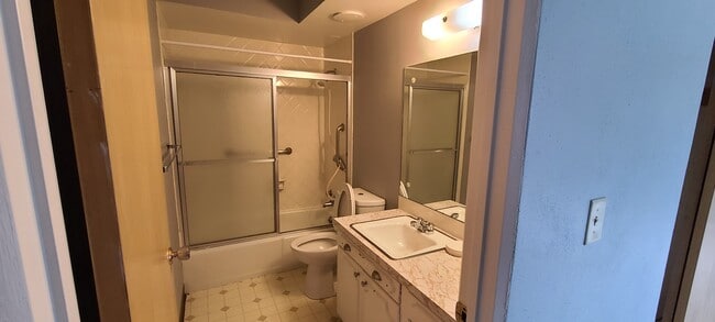 Bathroom - Beverly Manor Apartments