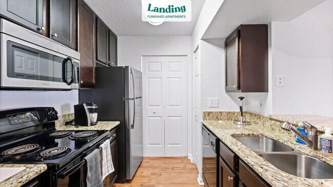 Foto del edificio - 8134 Colonial Village Dr