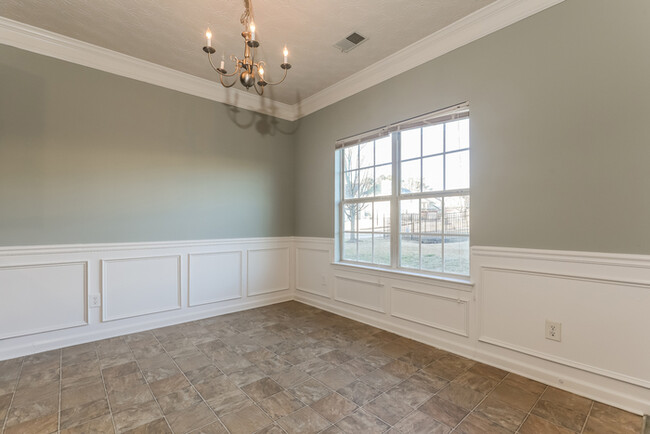 Foto del edificio - 4-Bedroom Home in Madison Pointe, Hampton GA