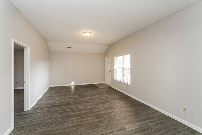 Building Photo - 4588 Longtree Ave