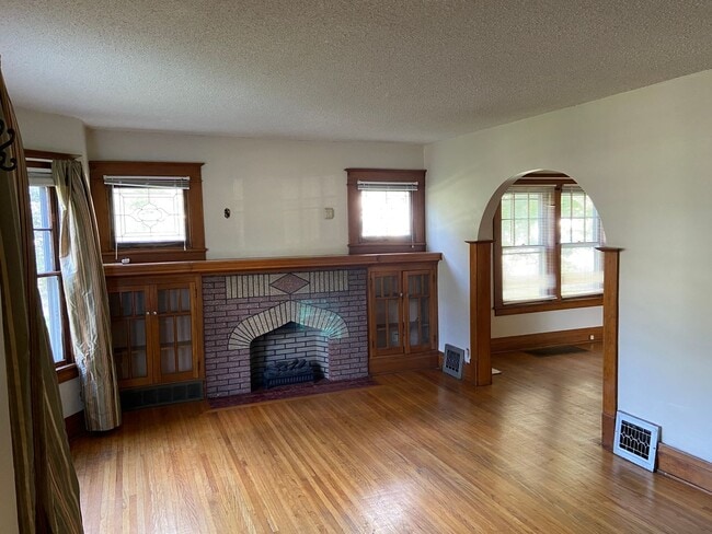 Building Photo - 267 Windermere