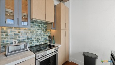 Building Photo - 222 Losoya St