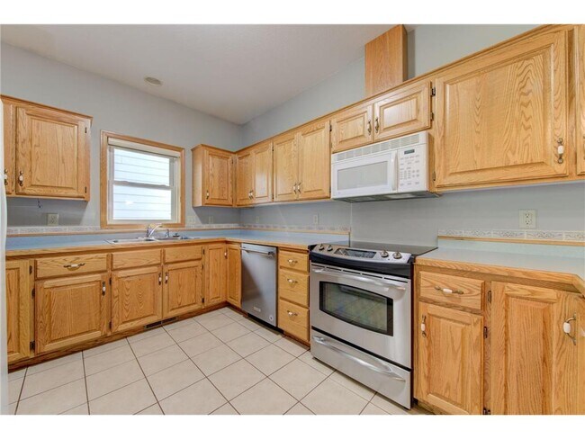 Building Photo - 311 Maple Ave