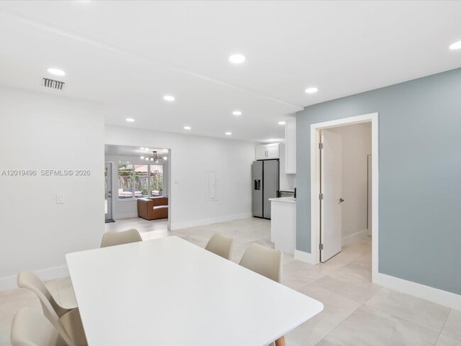 Building Photo - 5731 SW 54th Terrace