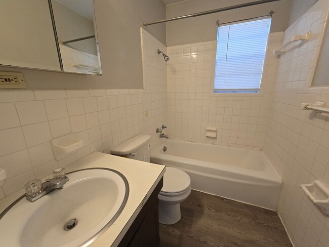 Foto del edificio - 6408 Bluebird Drive