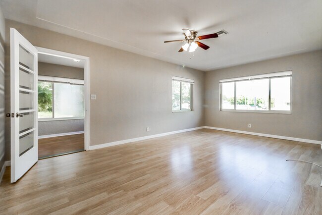 Building Photo - Comfortable 3-Bedroom Home in St. Petersburg, FL