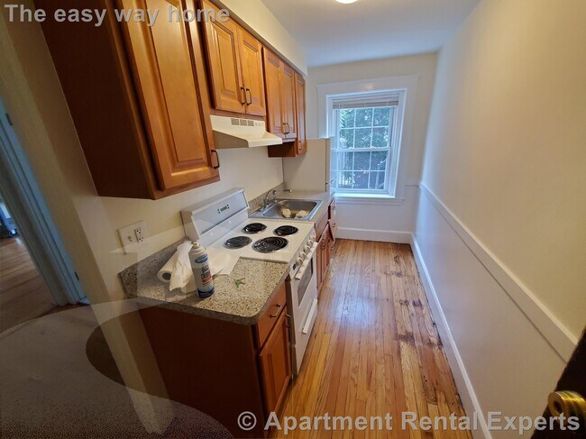 Building Photo - 156-158 Summer St Unit #B2