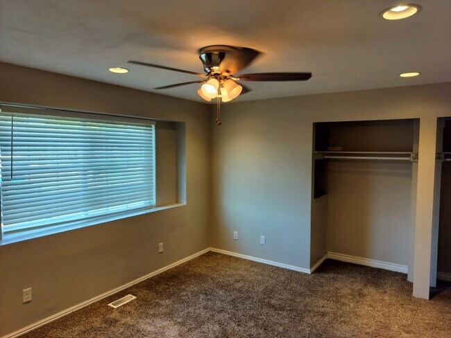 Foto del edificio - Well Maintained West Valley Home |4bd/2ba ...