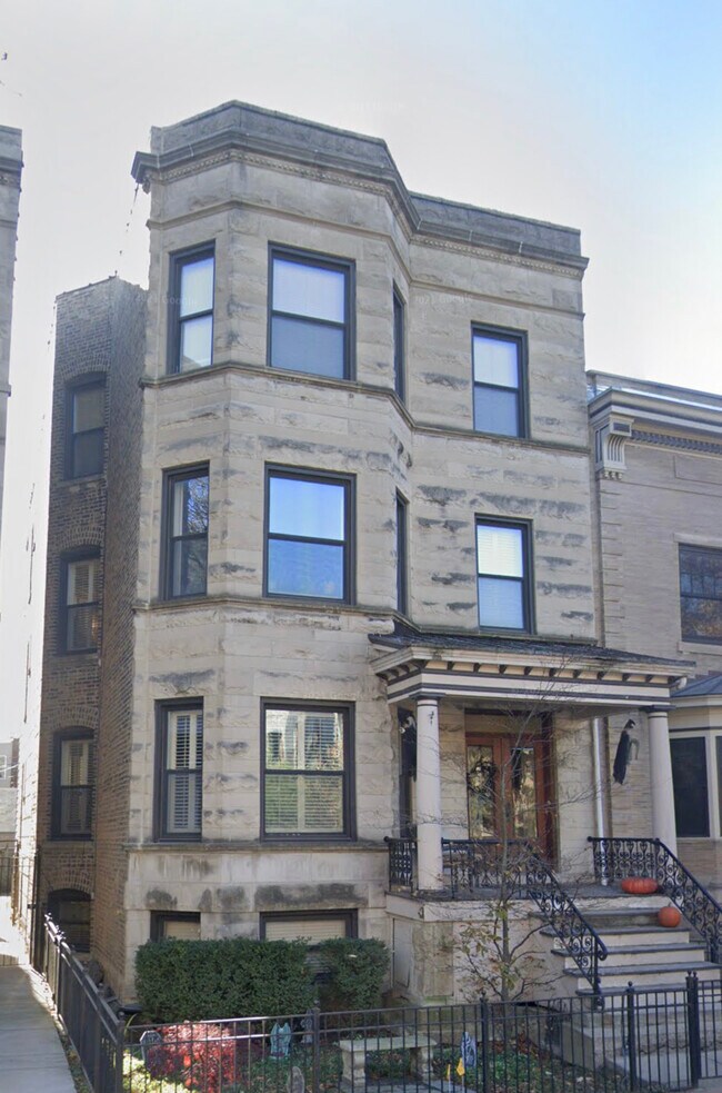 Building Photo - 1427 W Berwyn Ave