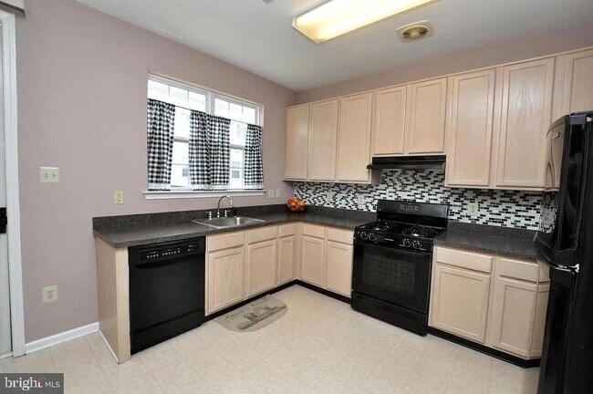 Foto del edificio - 6702 Riverfront Dr