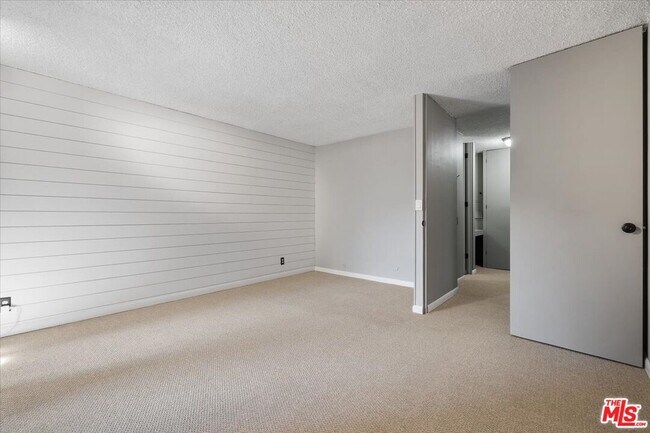 Building Photo - 1430 Benedict Canyon Drive