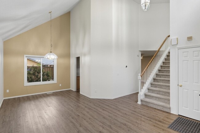 Building Photo - Beautiful 3-Bedroom Home for Rent – Spacio...