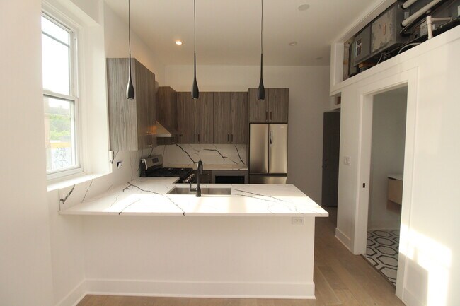 Foto del edificio - 1236 W Hubbard St