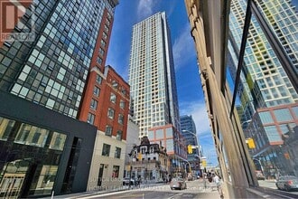 Building Photo - 108 Peter St