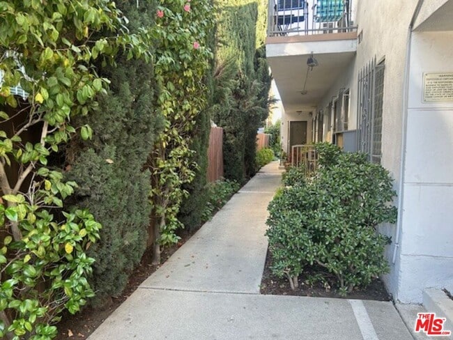 Foto del edificio - 1428 S Bedford St