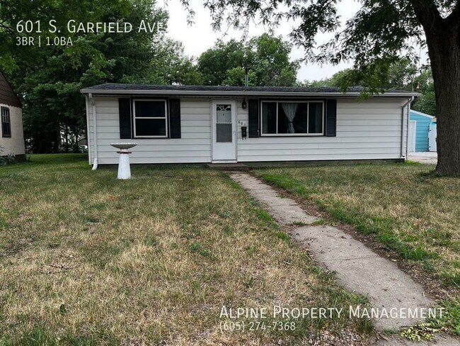 Building Photo - 3 Bed/1 Bath Short Term Rental!