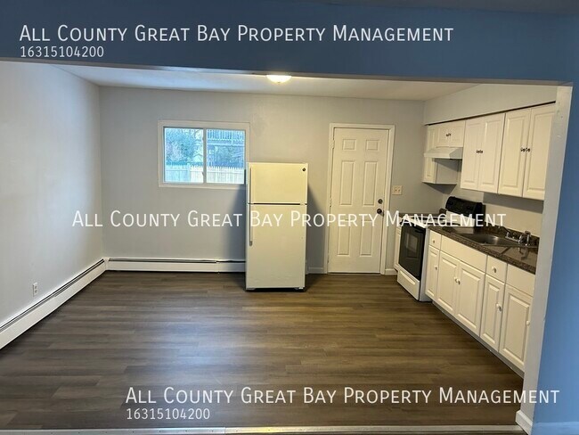 Building Photo - 6 Bedroom in Central Islip Great Location