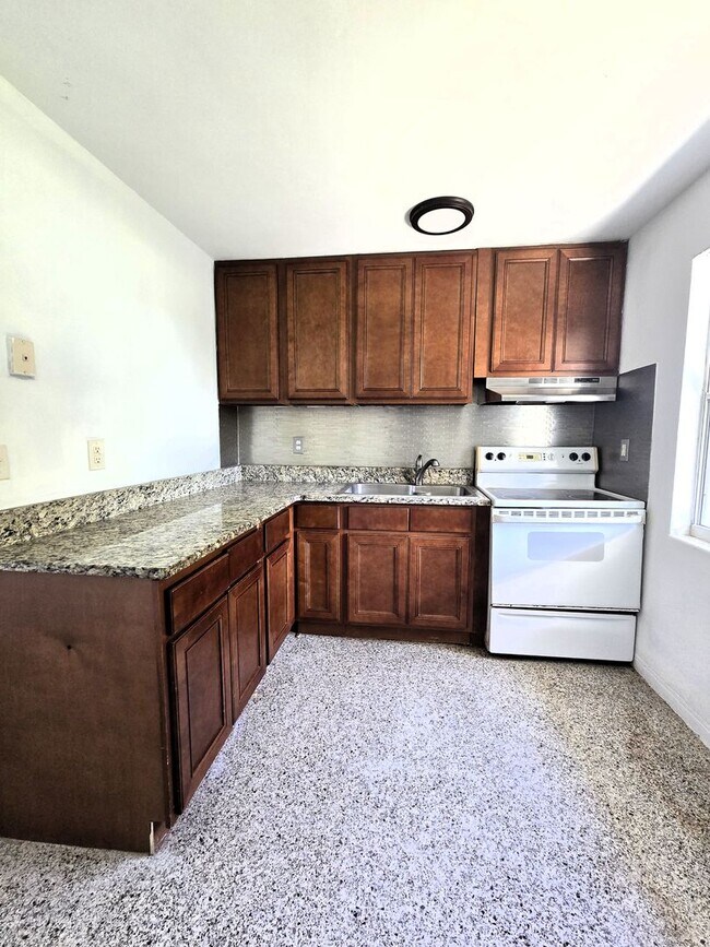 Foto del edificio - 1703 Edgewater Dr