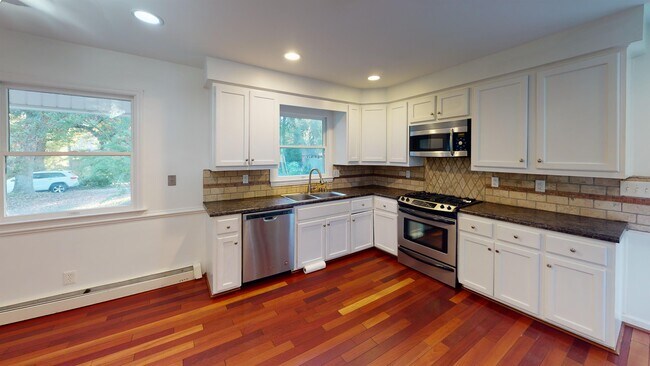 Building Photo - 2090 Oakland Dr
