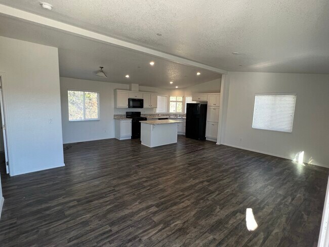 Building Photo - 28648 Meadow Glen Way W