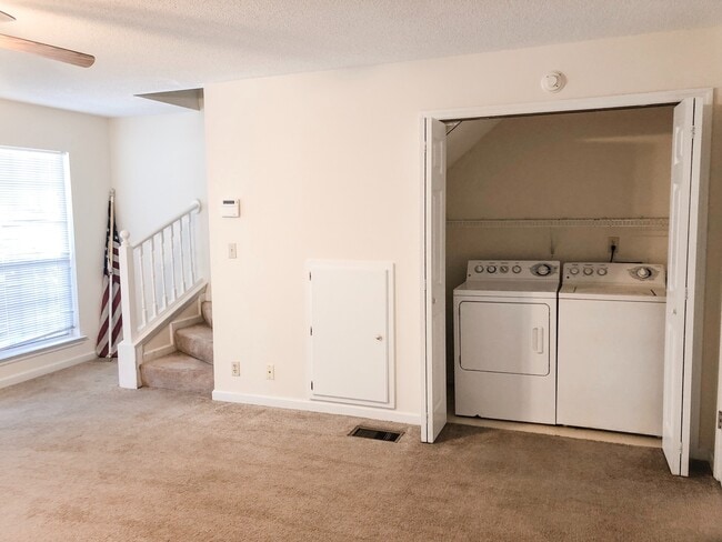 Building Photo - 808 Folmar St