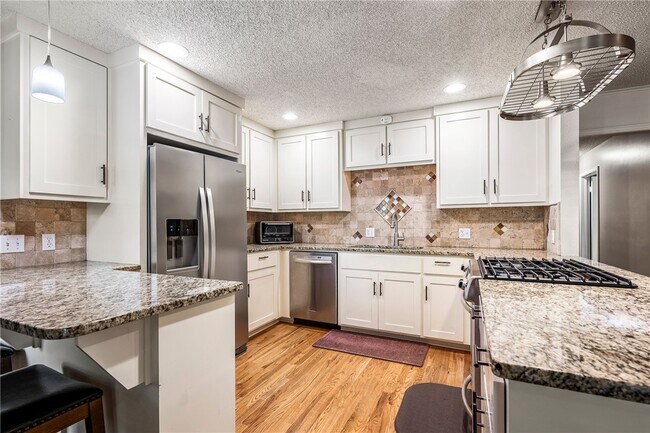 Foto del edificio - 2917 Mayberry Ln