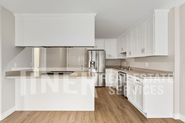 Building Photo - 6355 Villa Dr