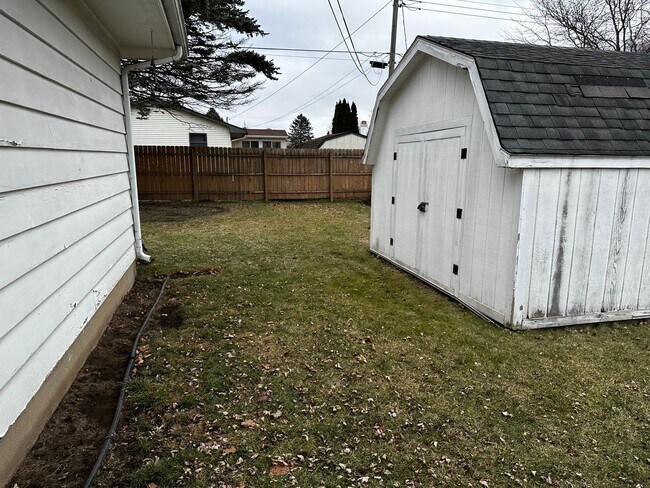 Building Photo - Charming 3-bedroom, 1.5 bath Home on Janes...