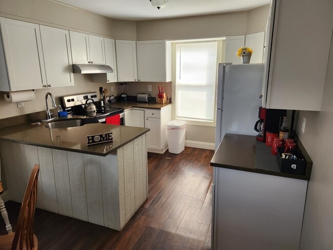 Building Photo - 661 Hevey St