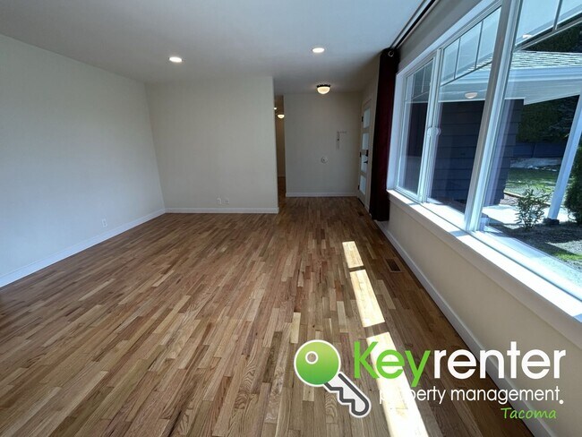 Building Photo - Exceptional Port Orchard 3Bed/1Bath House