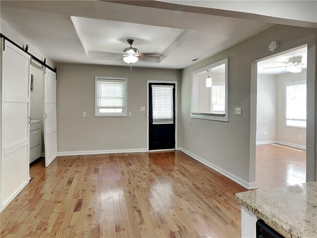 Foto del edificio - 490 Center Hill Ave NW