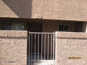 Building Photo - 4050 E Cactus Rd