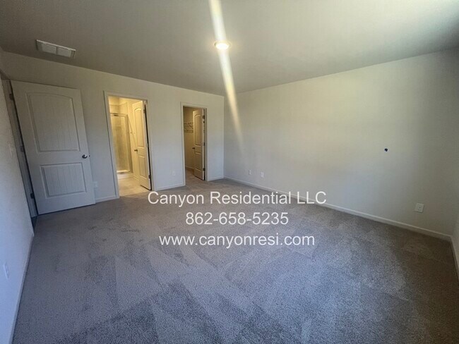 Building Photo - 4274 Winnabow Rd