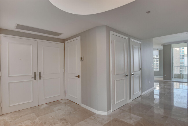 Building Photo - 3700 S Ocean Blvd