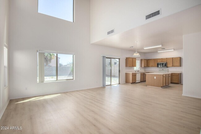 Foto del edificio - 17229 W Caribbean Ln