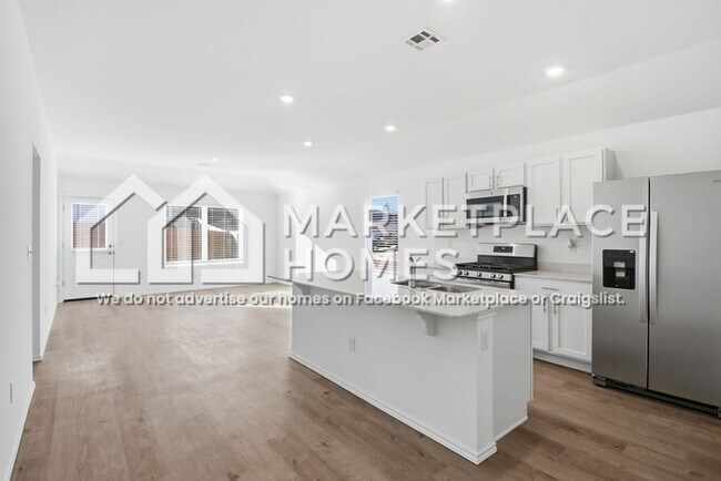 Foto del edificio - 800 NE 102nd Ter