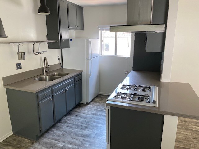 kitchen - 3733 S Centinela Ave