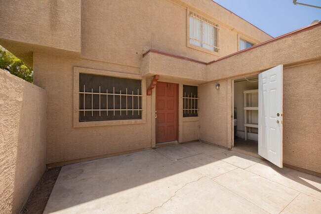 Building Photo - 5045 N 40TH AVE, PHOENIX AZ