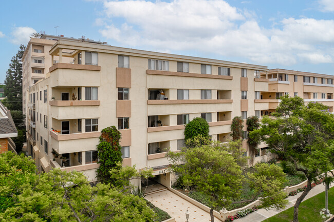 Edificio Alt - Palm Beverly Apartments