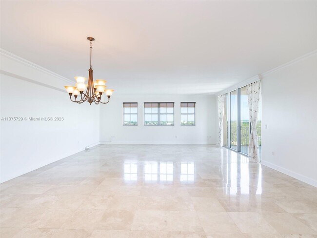 Foto del edificio - 821 N Riverside Dr