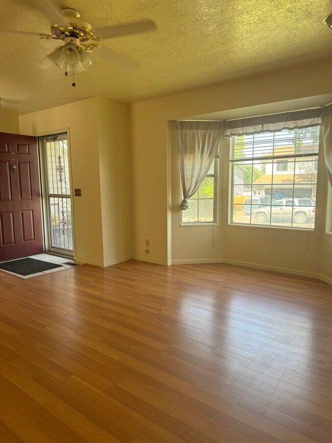 Foto del edificio - For Rent – Spacious 4 Bed, 3 Bath Home
