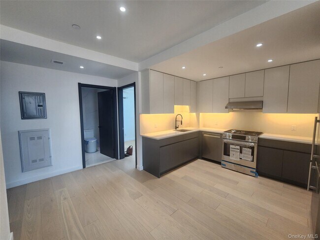 Foto del edificio - 108-15-108-72 72nd Ave