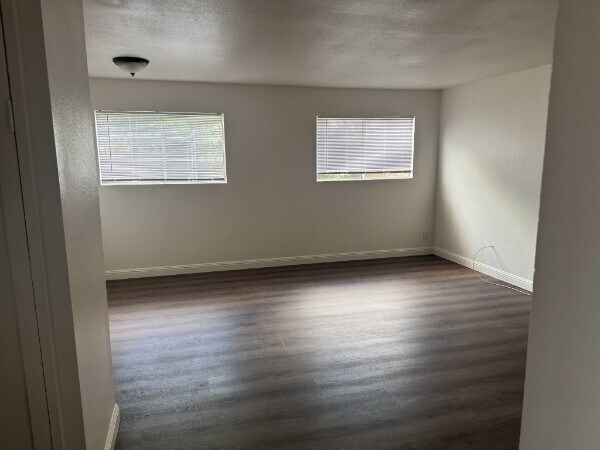 Foto del edificio - 1539 W Ave H 8